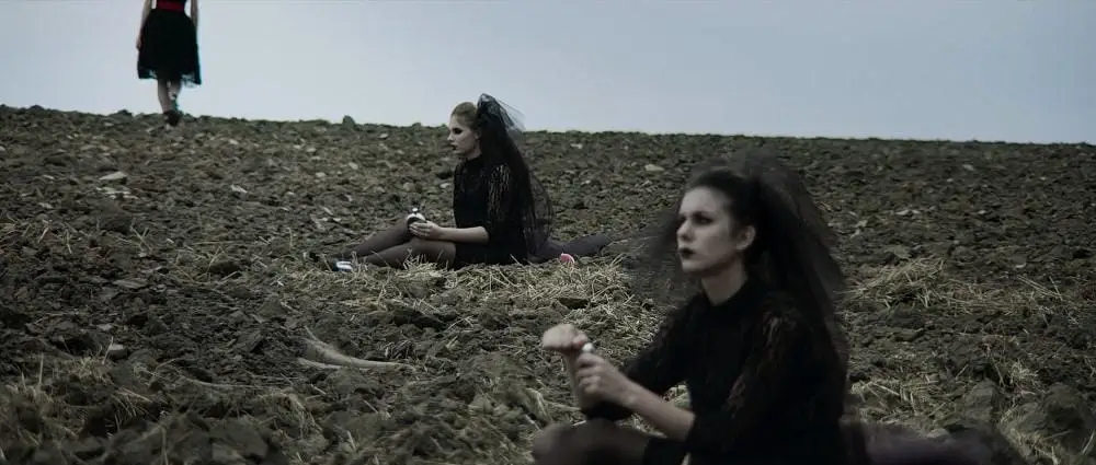 Kelsie Kimberlin is 21-year-old Ukrainian American singer clip Lobotomy